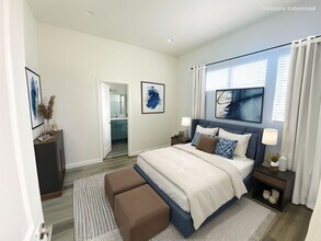 2409 1/2 Ridgeley Dr in Los Angeles, CA - Building Photo - Building Photo