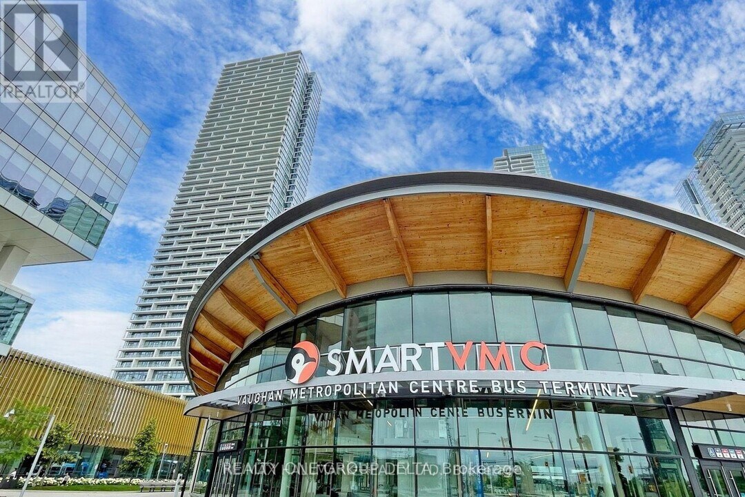 898 Portage Master Bedrm Pky in Vaughan, ON - Building Photo