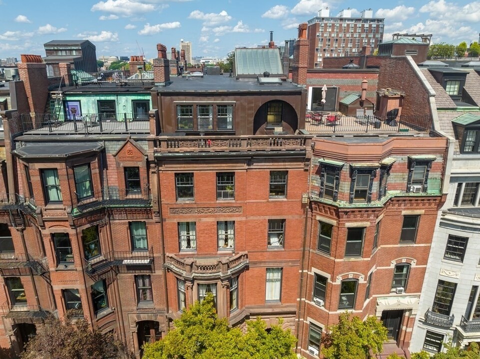 251 Commonwealth Ave in Boston, MA - Foto de edificio