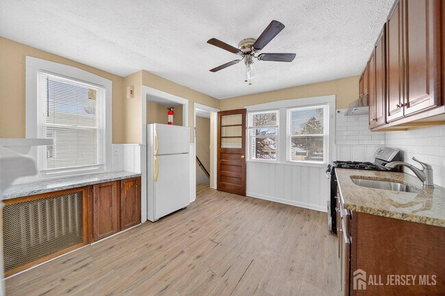 1167 Green St in Woodbridge Township, NJ - Building Photo - Building Photo