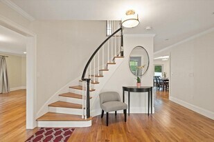 150 Country Club Rd, Unit 1 in Newton, MA - Building Photo