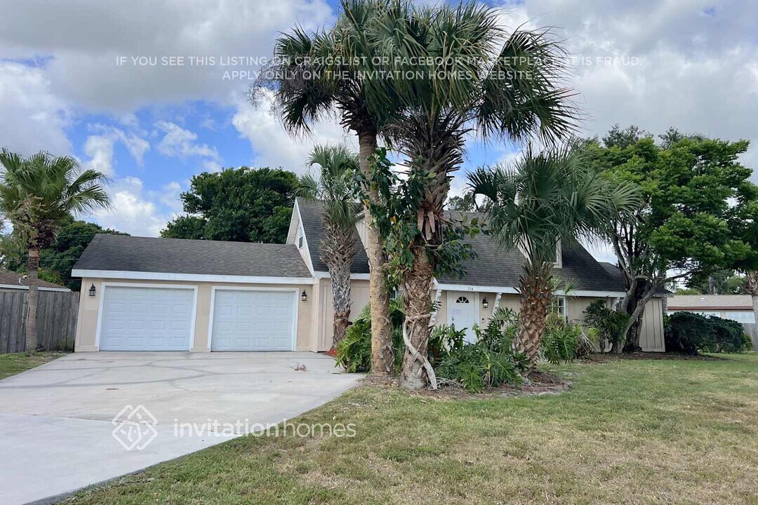 514 NW Floresta Dr in Port St. Lucie, FL - Building Photo