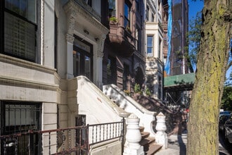 108 W 80th St in New York, NY - Building Photo - Building Photo