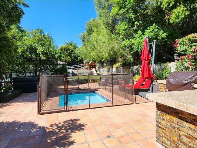 23747 Oakfield Rd in Hidden Hills, CA - Building Photo - Building Photo