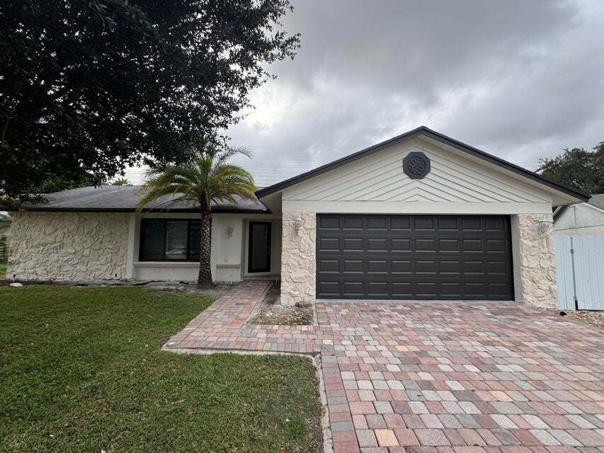 1467 Mc Dermott Ln in Royal Palm Beach, FL - Building Photo