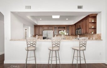 1835 S Barrington Ave, Unit 202 in Los Angeles, CA - Building Photo - Building Photo