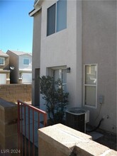 4131 Halfmoon Bay Dr in Las Vegas, NV - Building Photo - Building Photo