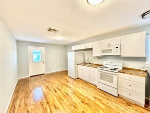 6203 Heards Ln in Galveston, TX - Building Photo - Building Photo