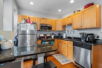 16 Sewall St, Unit 2 in Boston, MA - Foto de edificio - Building Photo