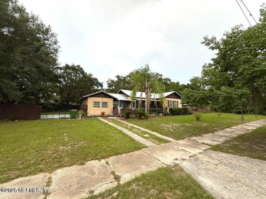125 W Forest Park Dr in Palatka, FL - Building Photo