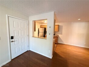 220 Mission Newport Ln in Las Vegas, NV - Building Photo - Building Photo