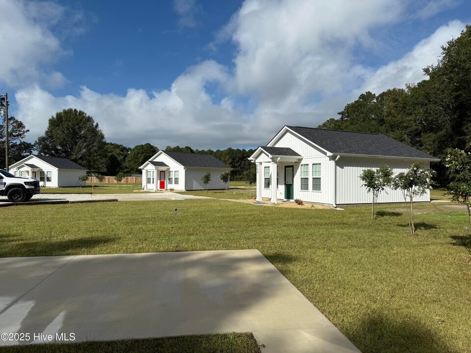 503 Pecan Tree Ln in Jacksonville, NC - Building Photo
