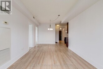 181-1181 Wynford Dr in Toronto, ON - Building Photo - Building Photo