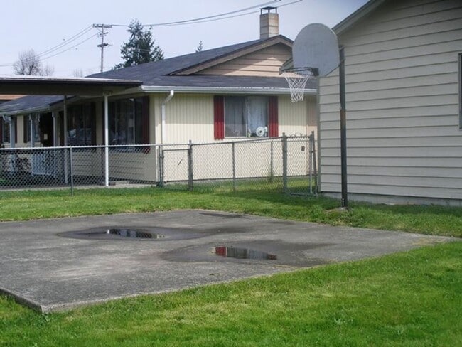 206 E H St in Shelton, WA - Building Photo - Building Photo