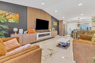 5611 Summerside Ln in Sarasota, FL - Foto de edificio - Building Photo