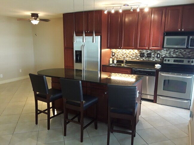 2881 NE 32nd St, Unit 118 in Fort Lauderdale, FL - Foto de edificio - Building Photo