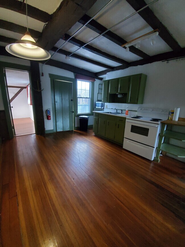 79 Tilden Ave Rentals in Newport, RI