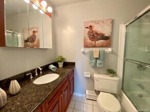 325 Brook Ave in Bay Shore, NY - Building Photo - Building Photo