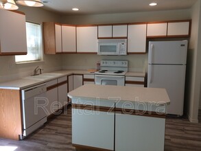 1951 SW Canyon Dr in Redmond, OR - Building Photo - Building Photo