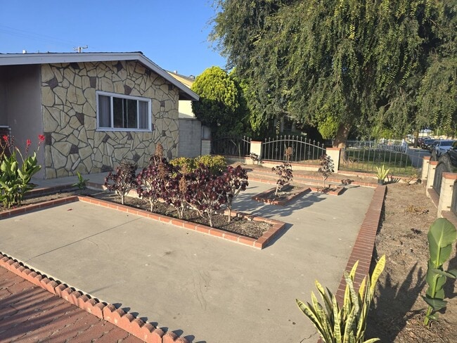 10271 Hazard Ave in Garden Grove, CA - Building Photo - Building Photo