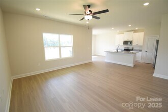 3519 Narrow Ln in Charlotte, NC - Building Photo - Building Photo