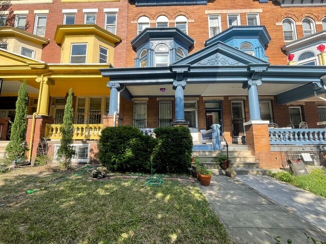 property at 2811 N Calvert St