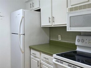 9109 W Hillsborough Ave in Tampa, FL - Building Photo - Building Photo