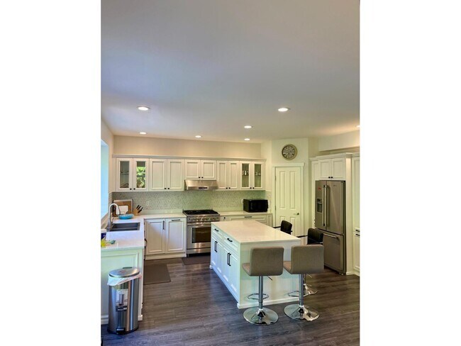 15517 Rosemary Heights Crescent in Surrey, BC - Building Photo - Building Photo