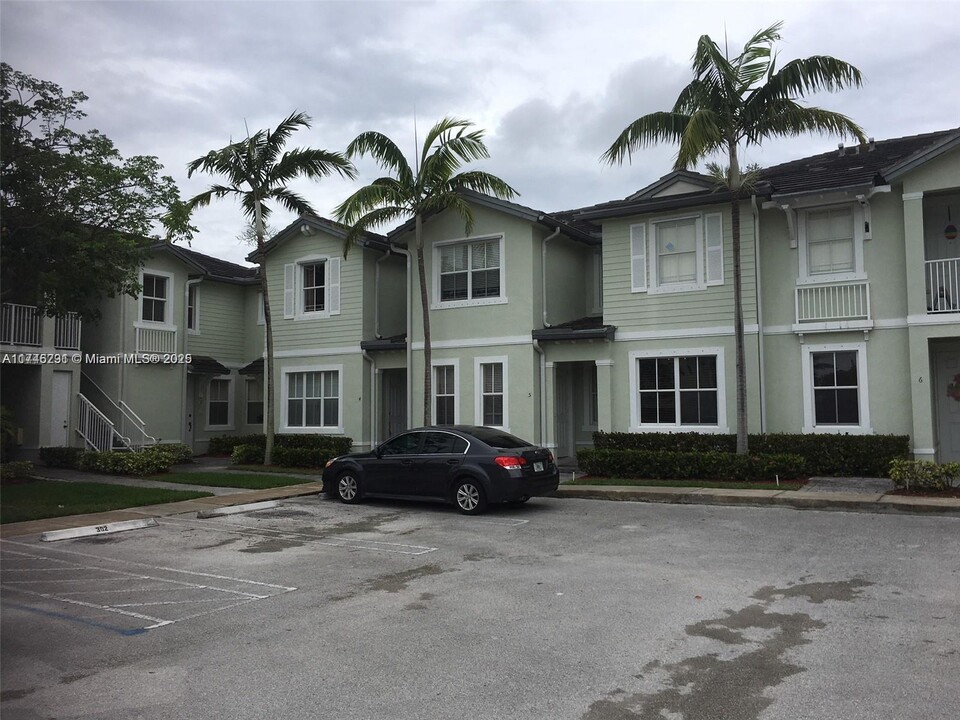 208 SE 29th Ave in Homestead, FL - Building Photo