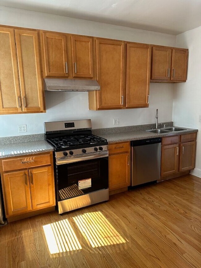 5654 N Ridge Ave in Chicago, IL - Building Photo - Building Photo