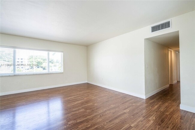 1940 Biarritz Dr in Miami Beach, FL - Building Photo - Building Photo