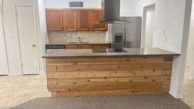 609 Live Oak Dr in Mansfield, TX - Foto de edificio - Building Photo