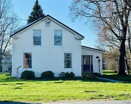 214 S Broad St in Sackets Harbor, NY - Building Photo