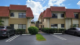 11000 Royal Palm Blvd, Unit 11000 in Coral Springs, FL - Building Photo