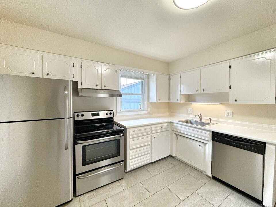 37 Ferris Ave in Norwalk, CT - Building Photo