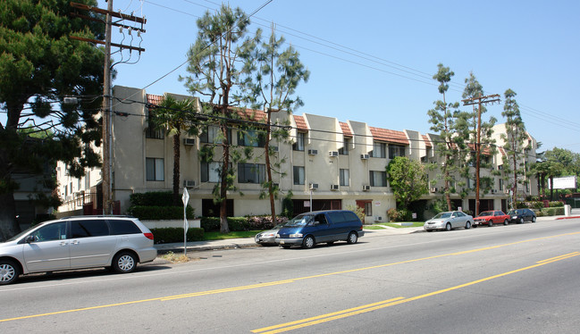 7139 Hazeltine Ave in Van Nuys, CA - Building Photo - Building Photo