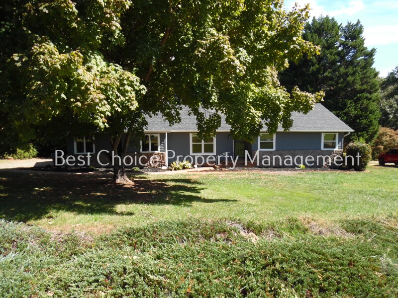 1401 Hanover Rd in Anderson, SC - Building Photo