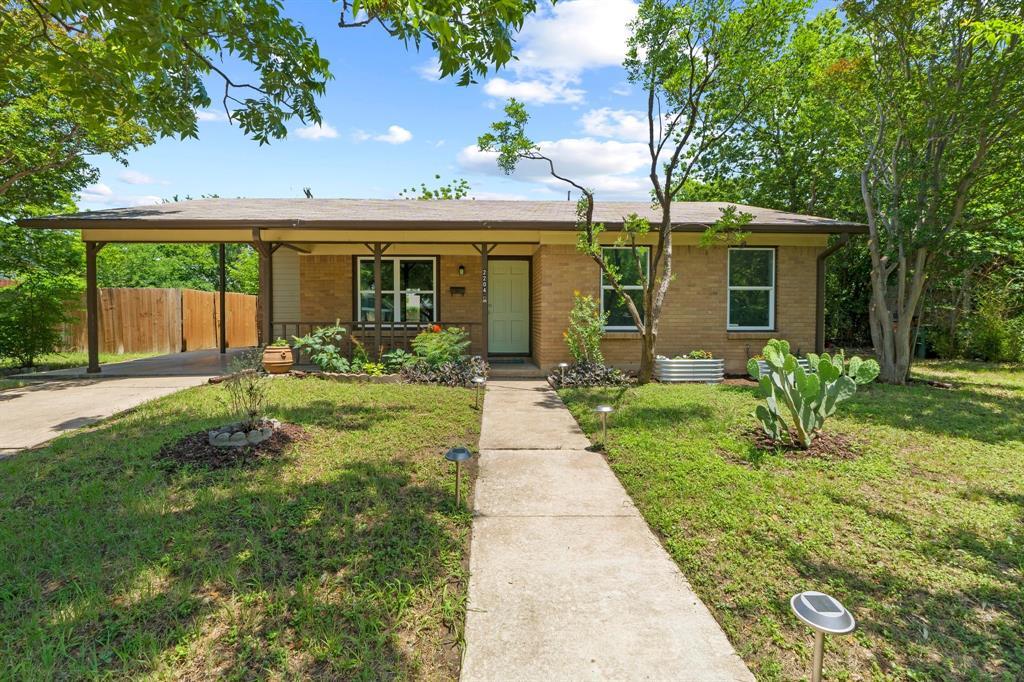 2204 Bristol Dr in Austin, TX - Building Photo