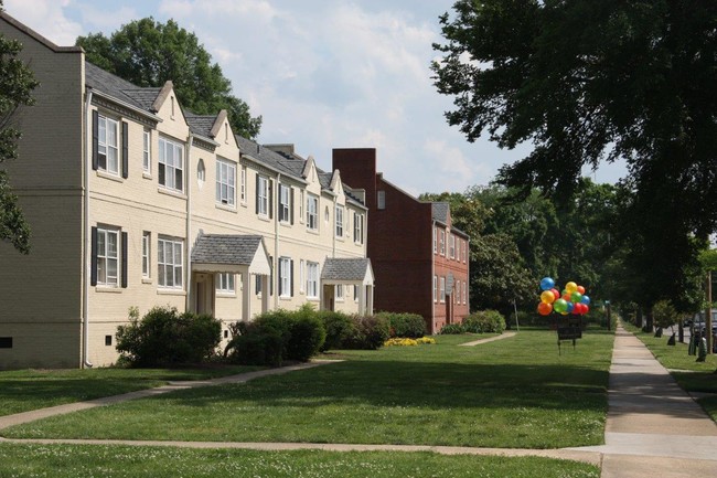 Bloom Apartments in Richmond, VA - Building Photo - Building Photo