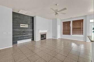 2808 Cedar Ridge Ln in Fort Worth, TX - Foto de edificio - Building Photo