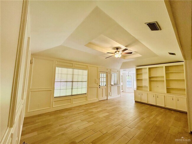 9 S Cynthia St in McAllen, TX - Building Photo - Building Photo