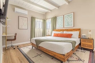 326 Rosecrans Ave in Manhattan Beach, CA - Building Photo - Building Photo