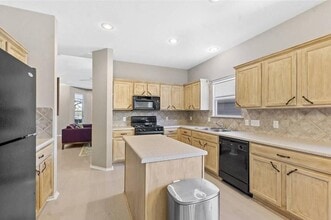 1018 Peyton Pl in Cedar Park, TX - Foto de edificio - Building Photo