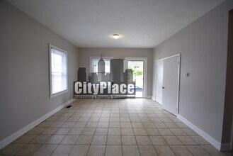 1602 Spruce St in Indianapolis, IN - Foto de edificio - Building Photo