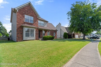 8212 Grandel Pl in Louisville, KY - Building Photo - Building Photo