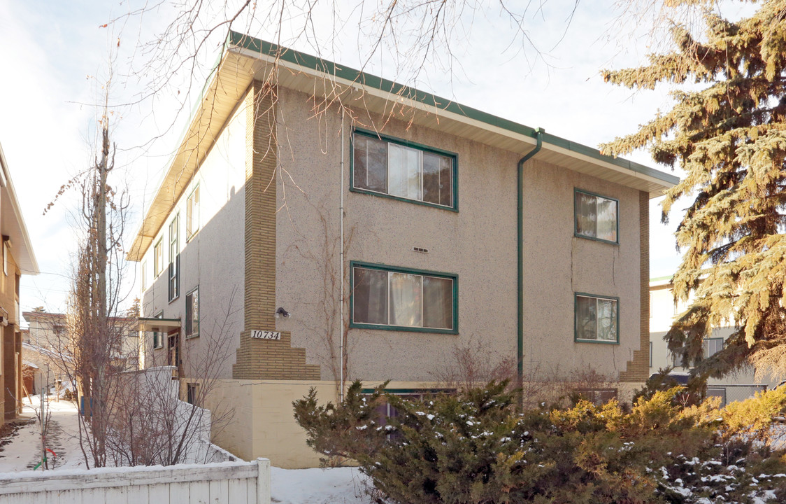 10734 107th St NW in Edmonton, AB - Building Photo