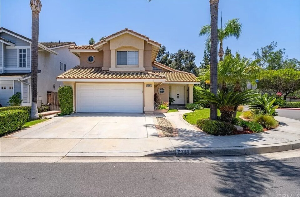 7944 E Deerfield Ln in Orange, CA - Foto de edificio