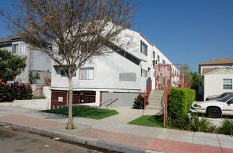 245 W Verdugo Ave in Burbank, CA - Building Photo - Building Photo