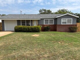 2406 48th St in Lubbock, TX - Building Photo