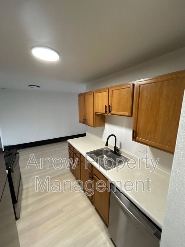 215 E Arbor Ave in Bismarck, ND - Building Photo - Building Photo